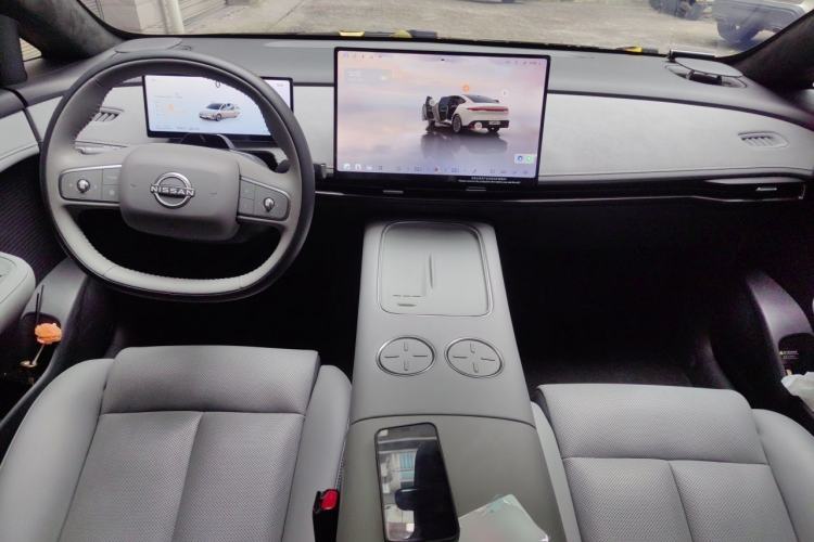 Used Nissan N7 2025 625 Max Center Console