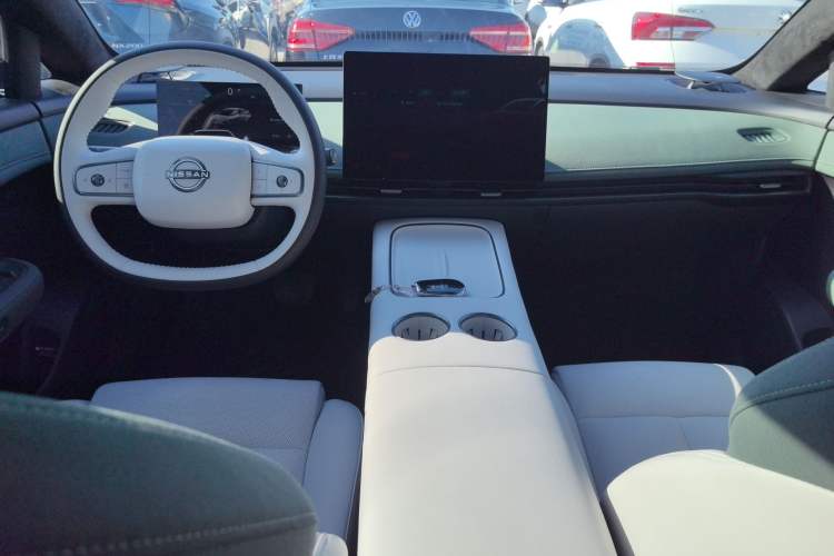 Used Nissan N7 2025 510 Max Center Console