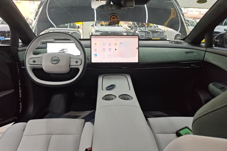 Used Nissan N7 2025 510 Max Center Console