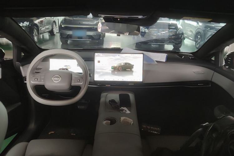 Used Nissan N7 2025 510 Max Center Console