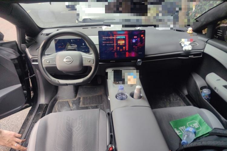 Used Nissan N7 2025 625 Max Center Console