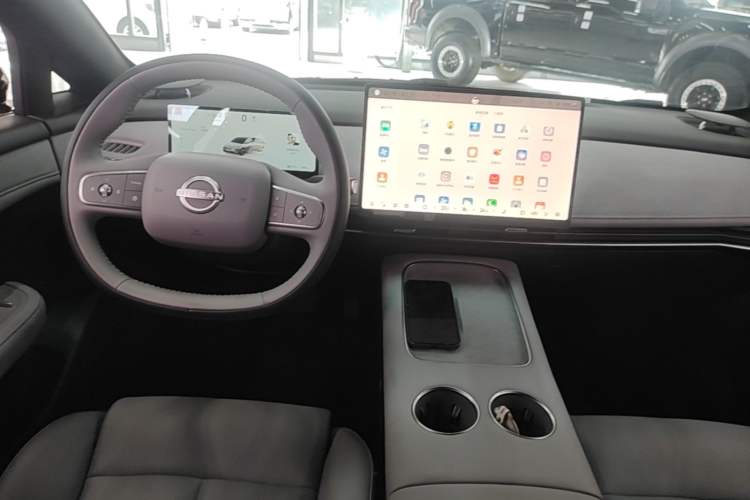 Used Nissan N7 2025 625 Pro Center Console
