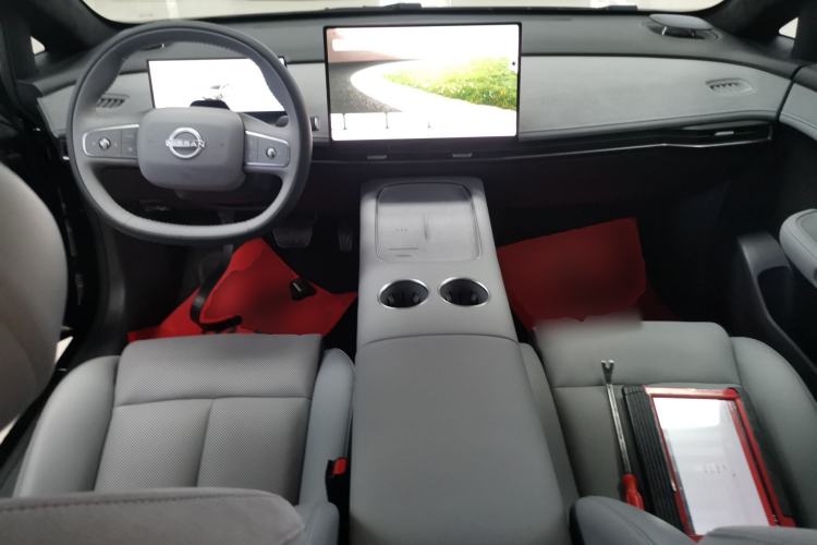 Used Nissan N7 2025 510 Max Center Console