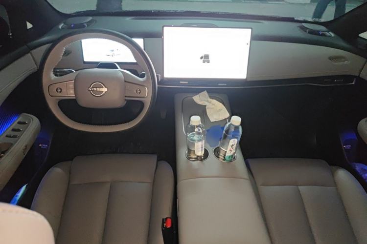 Used Nissan N7 2025 510 Max Center Console