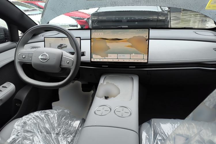 Used Nissan N7 2025 625 Pro Center Console