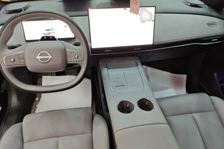 Used Nissan N7 2025 625 Max Center Console