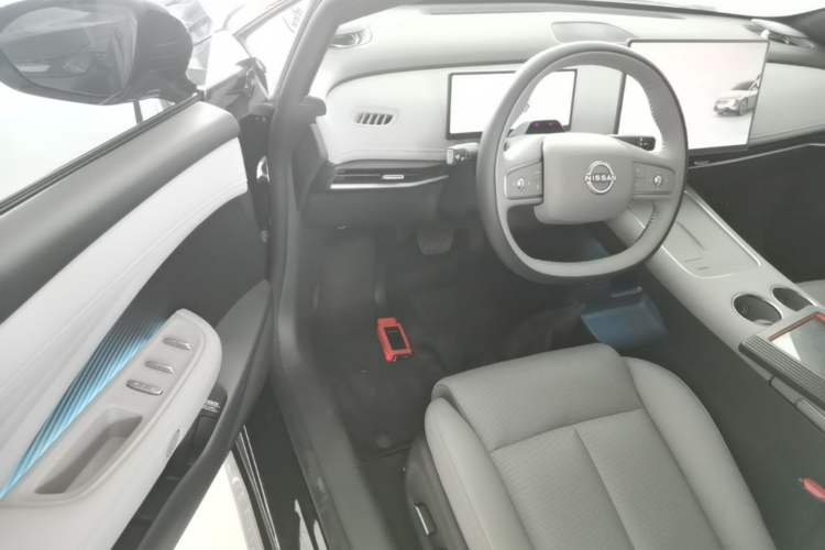 Used Nissan N7 2025 625 Max Driver Seat