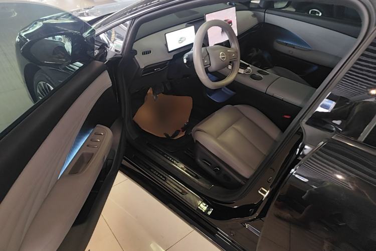 Used Nissan N7 2025 625 Max Driver Seat