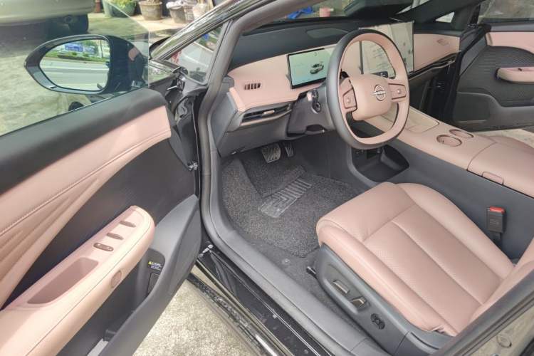 Used Nissan N7 2025 625 Max Driver Seat