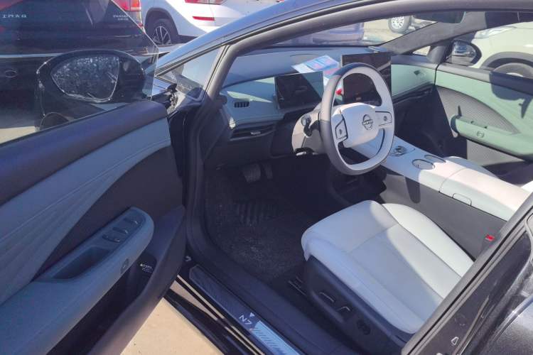 Used Nissan N7 2025 510 Max Driver Seat