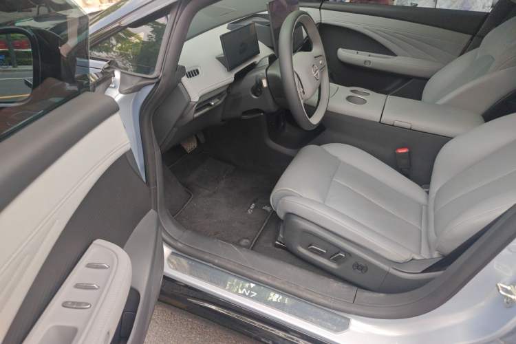 Used Nissan N7 2025 625 Max Driver Seat