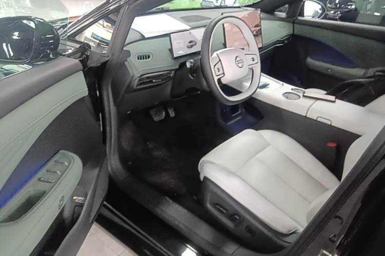 Used Nissan N7 2025 510 Pro Driver Seat