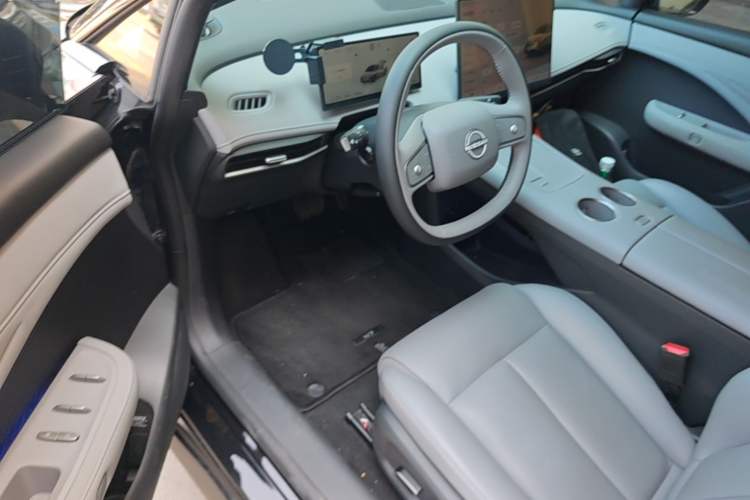 Used Nissan N7 2025 625 Max Driver Seat