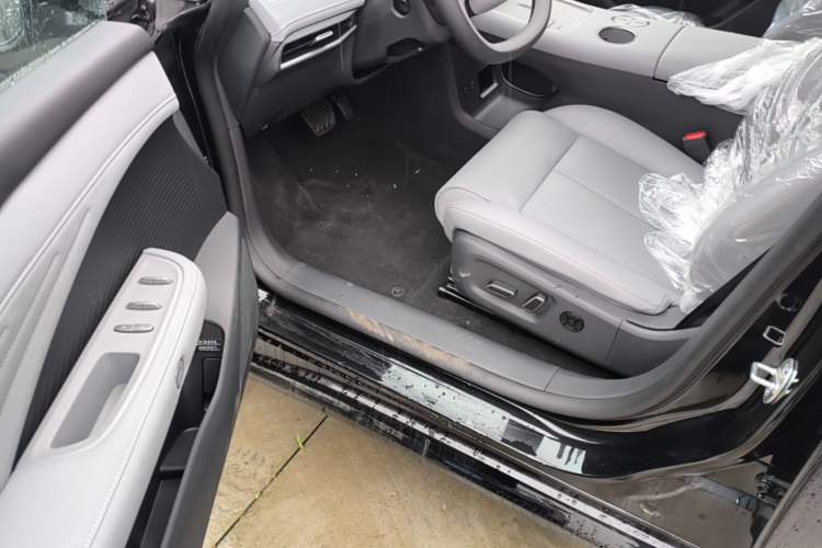 Used Nissan N7 2025 510 Pro Driver Seat
