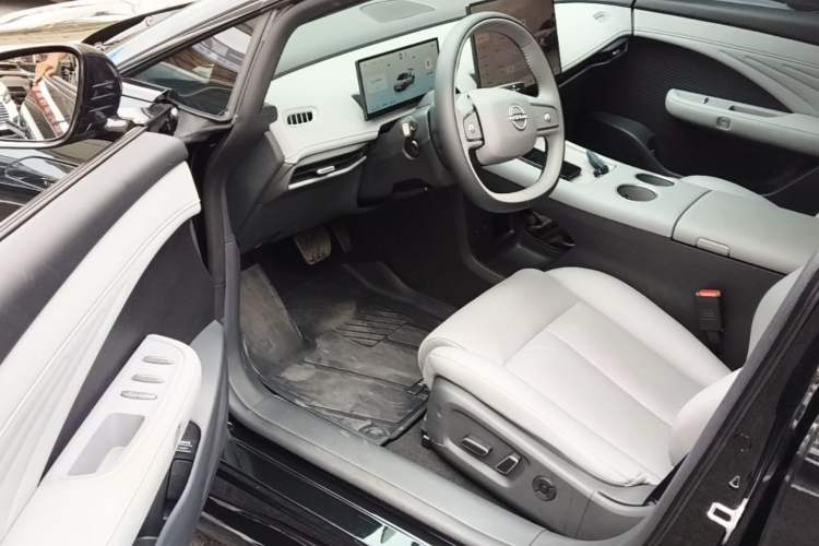 Used Nissan N7 2025 625 Max Driver Seat