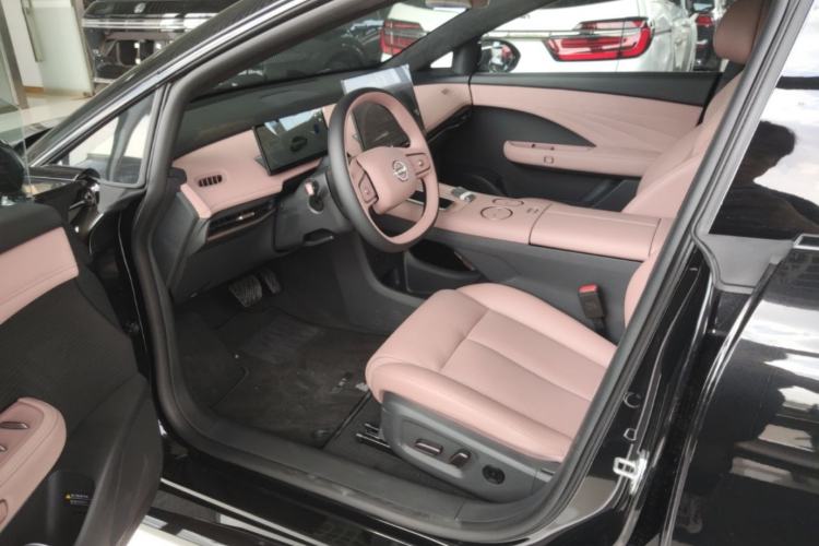 Used Nissan N7 2025 625 Max Driver Seat