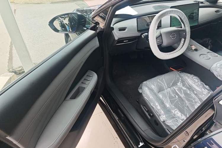 Used Nissan N7 2025 625 Pro Driver Seat