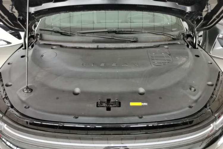 Used Nissan N7 2025 625 Max Engine Bay