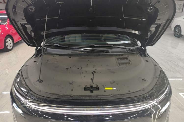 Used Nissan N7 2025 510 Pro Engine Bay