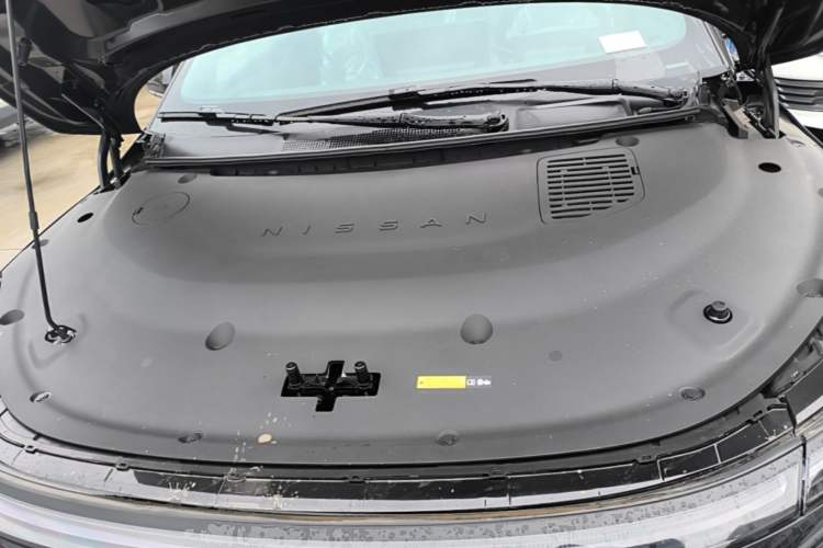 Used Nissan N7 2025 625 Pro Engine Bay