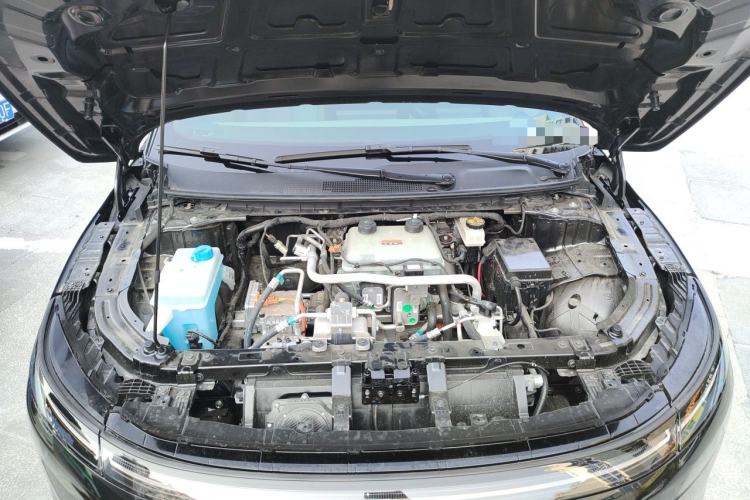 Used Nissan N7 2025 625 Max Engine Bay