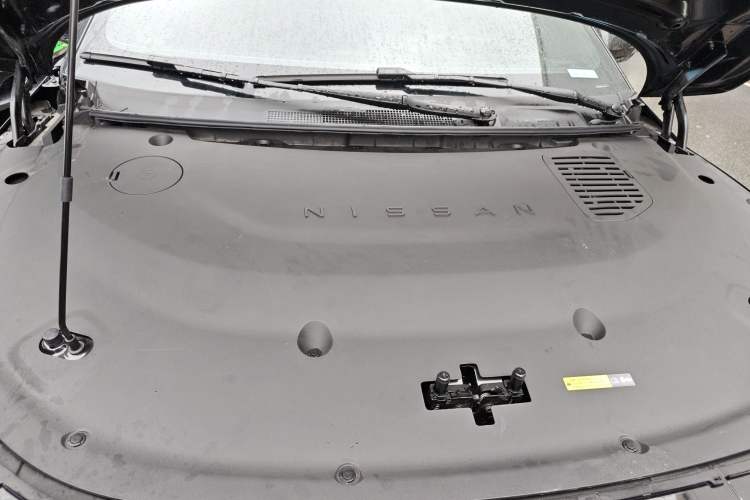 Used Nissan N7 2025 625 Max Engine Bay