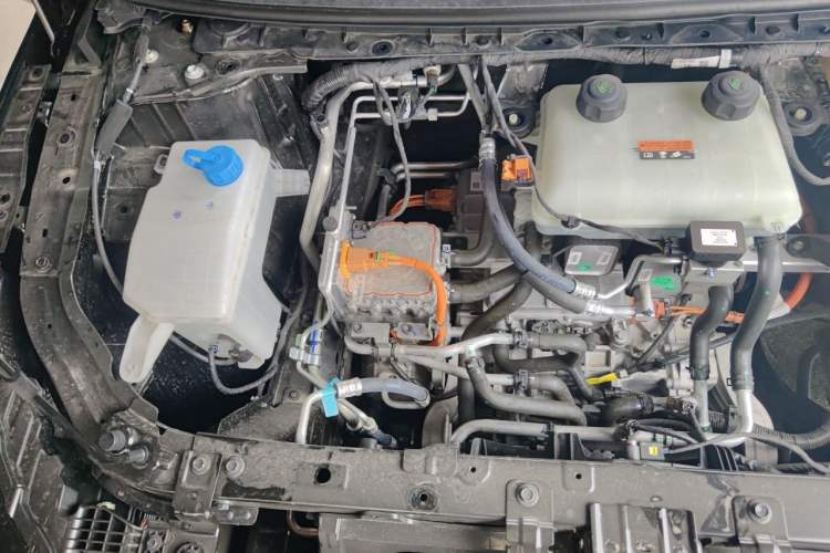 Used Nissan N7 2025 625 Max Engine Bay Right