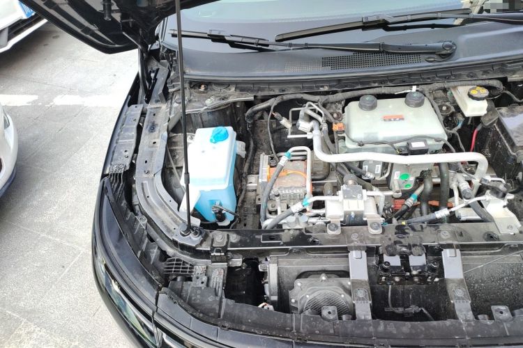 Used Nissan N7 2025 625 Max Engine Bay Right