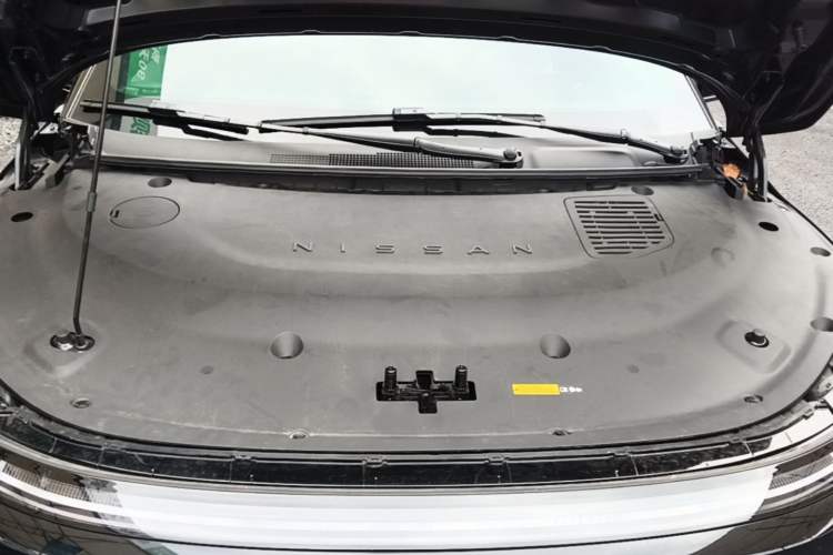 Used Nissan N7 2025 625 Max Engine Bay