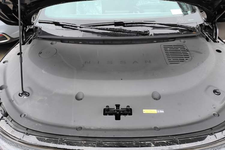 Used Nissan N7 2025 625 Pro Engine Bay