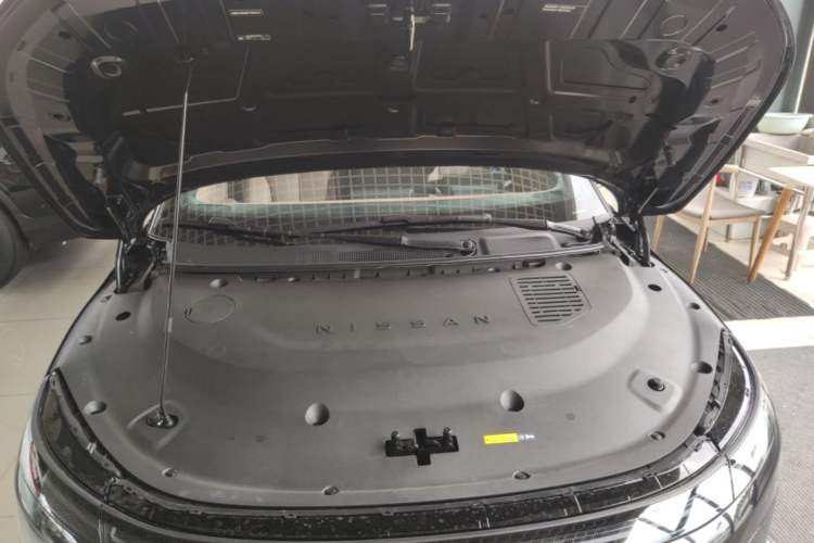 Used Nissan N7 2025 625 Max Engine Bay