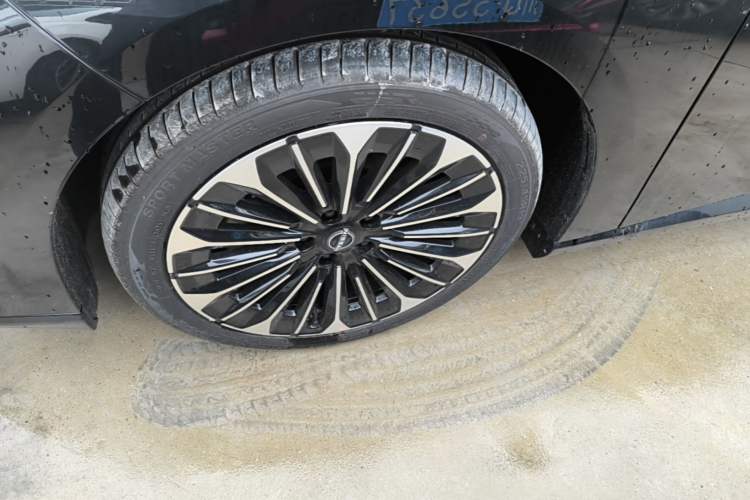 Used Nissan N7 2025 625 Pro Exterior 4