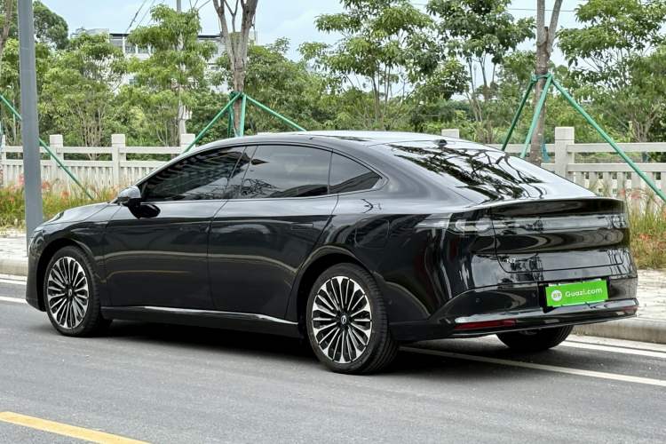 Used Nissan N7 2025 625 Max Exterior 4