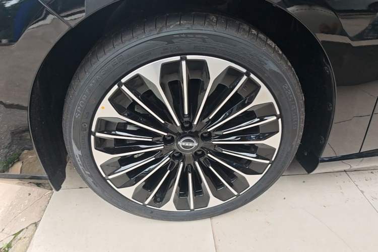 Used Nissan N7 2025 625 Pro Exterior 4