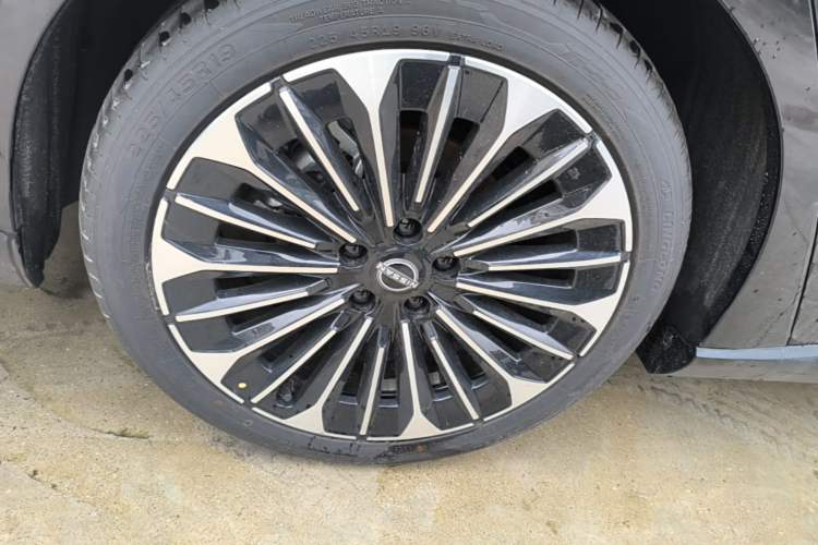 Used Nissan N7 2025 625 Pro Exterior 5