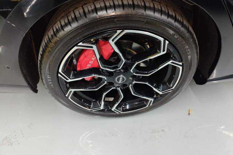 Used Nissan N7 2025 625 Max Exterior 5