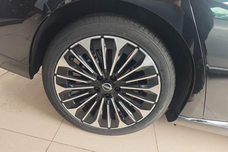 Used Nissan N7 2025 625 Pro Exterior 5