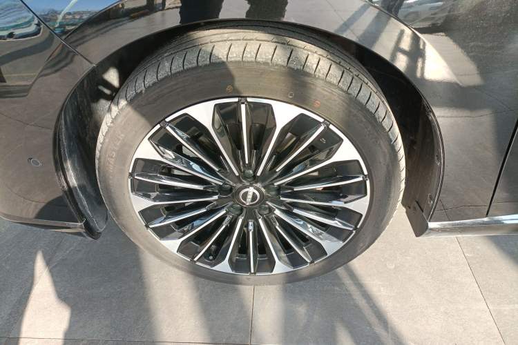 Used Nissan N7 2025 510 Max Exterior 7