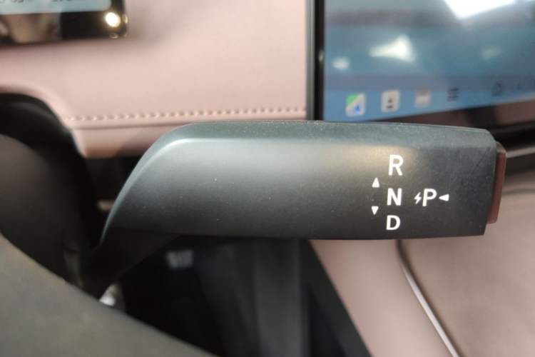 Used Nissan N7 2025 625 Max Gear Lever