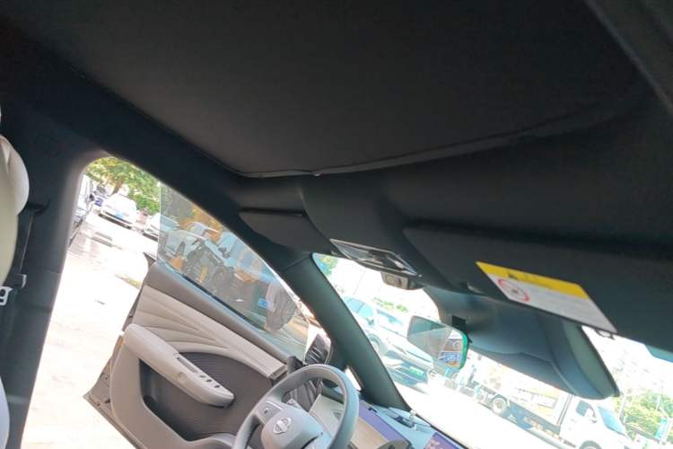 Used Nissan N7 2025 625 Max Headliner