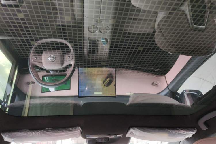 Used Nissan N7 2025 625 Max Headliner