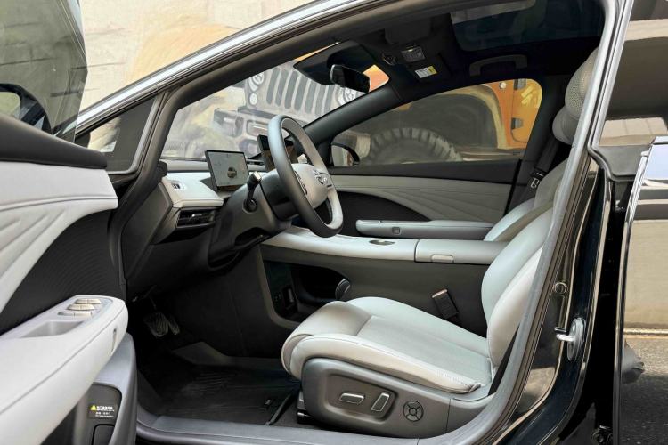 Used Nissan N7 2025 510 Pro Interior 1