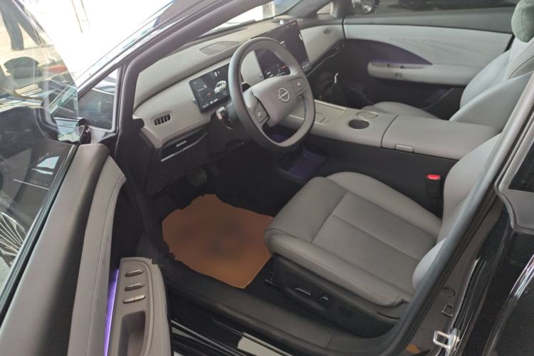 Used Nissan N7 2025 625 Max Interior 1