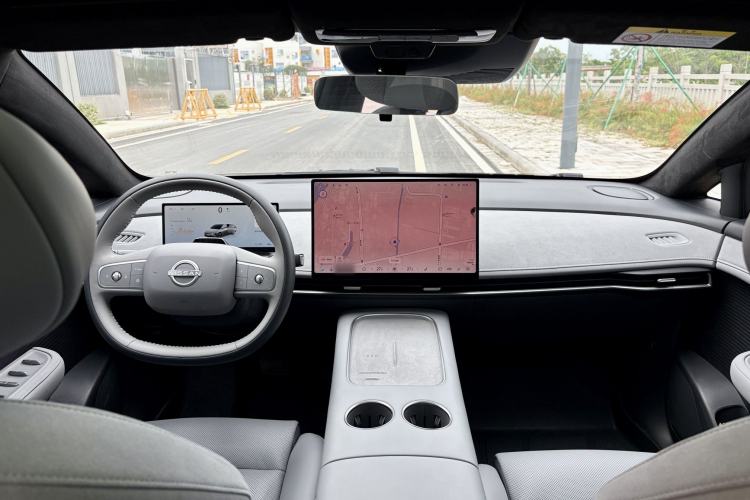 Used Nissan N7 2025 625 Max Interior 10