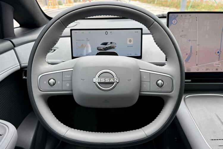 Used Nissan N7 2025 625 Max Interior 11