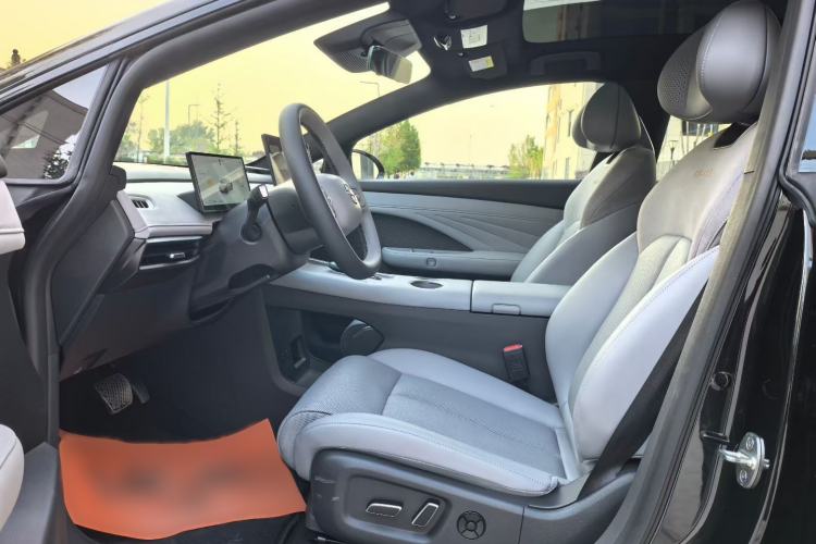 Used Nissan N7 2025 625 Pro Interior 2