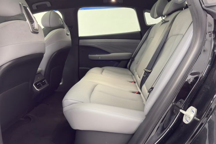 Used Nissan N7 2025 625 Max Interior 2