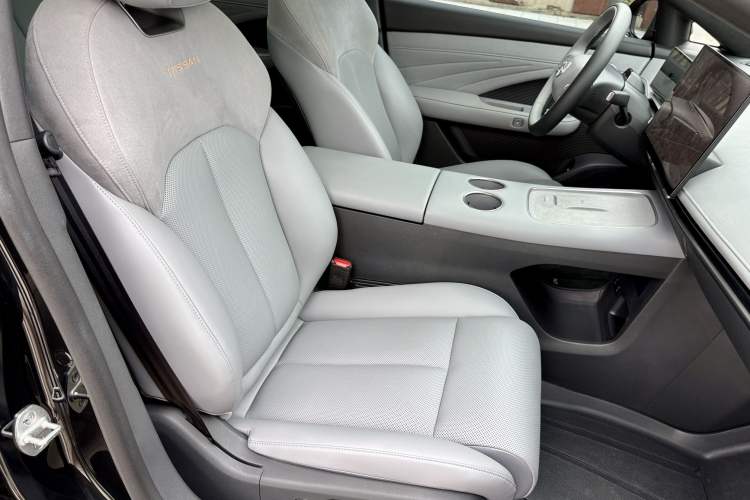Used Nissan N7 2025 625 Max Interior 2