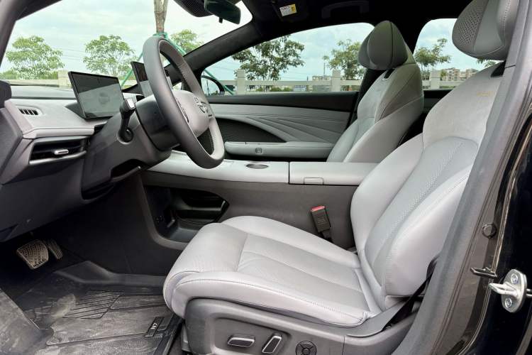 Used Nissan N7 2025 625 Max Interior 3