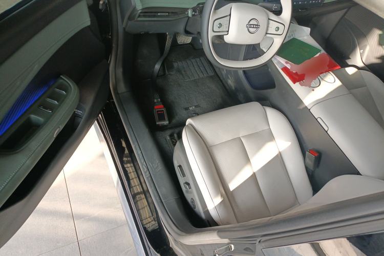 Used Nissan N7 2025 510 Max Interior 3